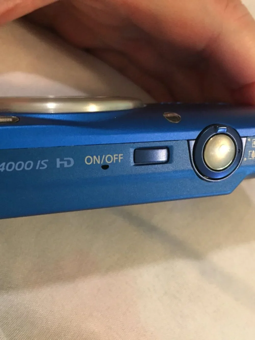 Canon PowerShot A4000IS  HD 16 MP Digital Camera 8X Optical Zoom BLUE  W/CHARGER